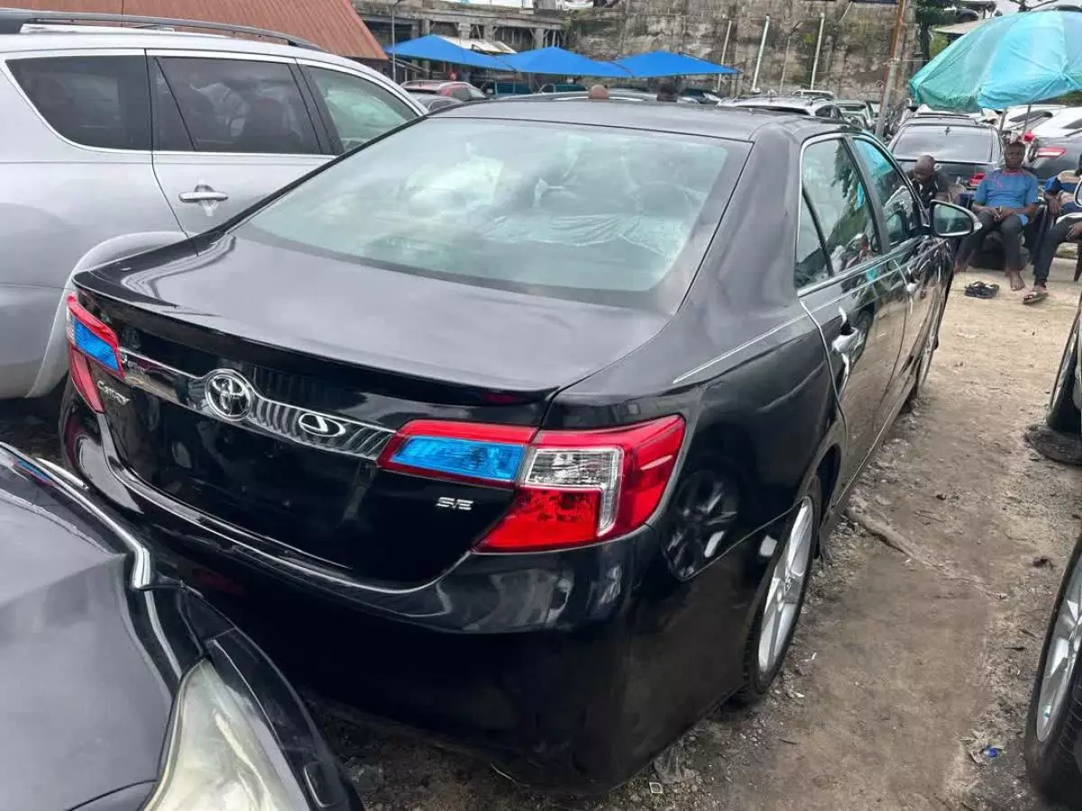 Toyota Camry   - 2012