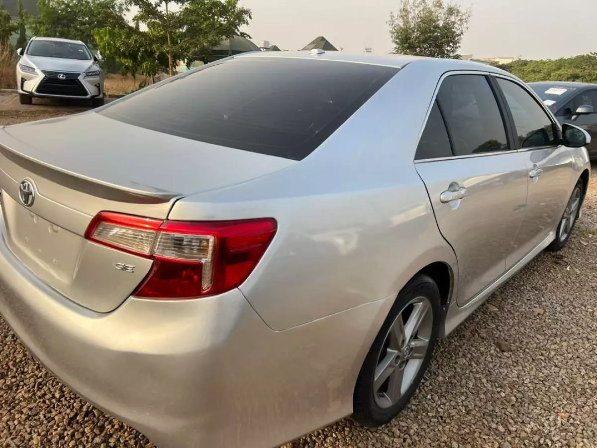 Toyota Camry   - 2012