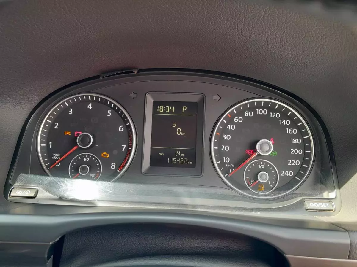 Volkswagen Touran - 2015