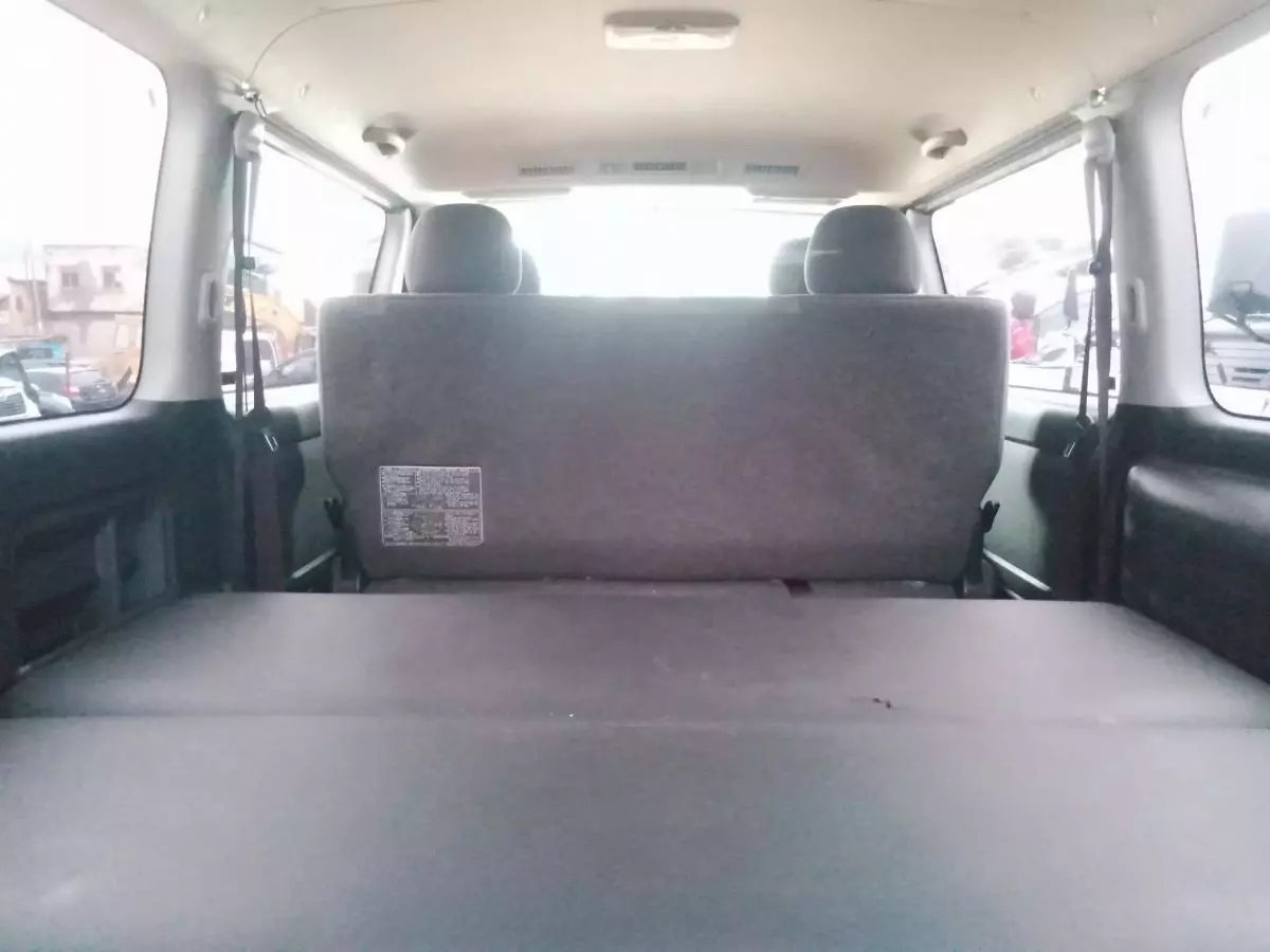 Toyota Hiace   - 2012