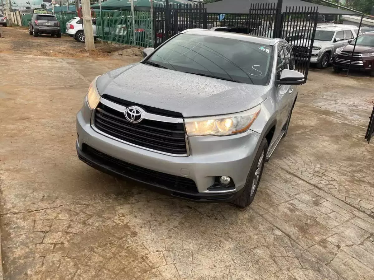 Toyota Highlander   - 2014