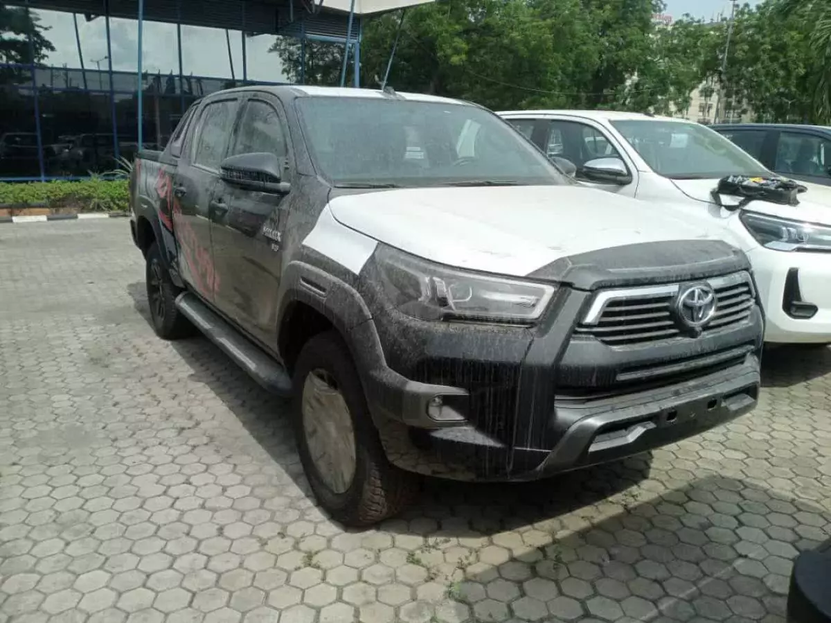 Toyota Hilux   - 2023