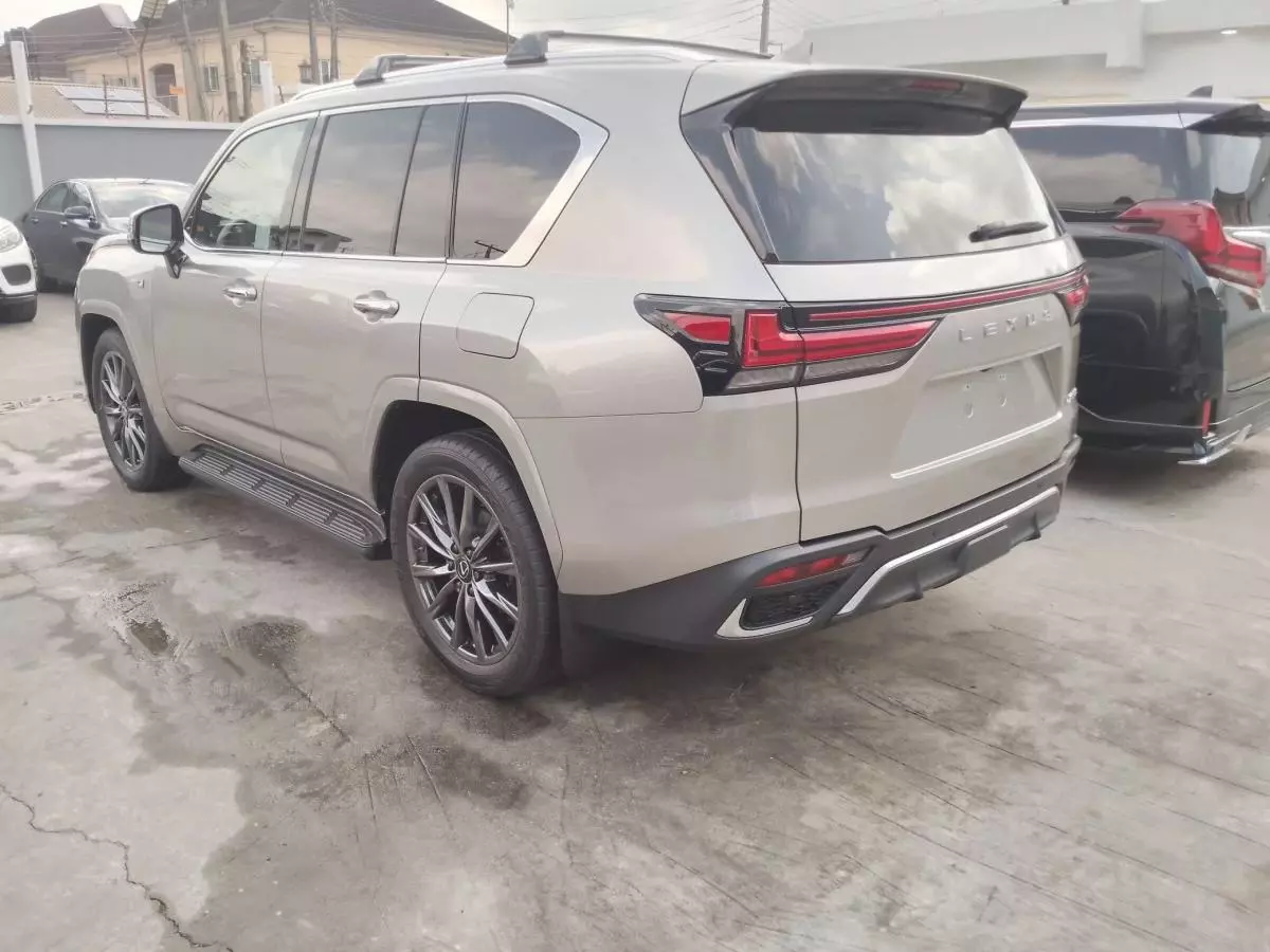 Lexus LX 600   - 2023