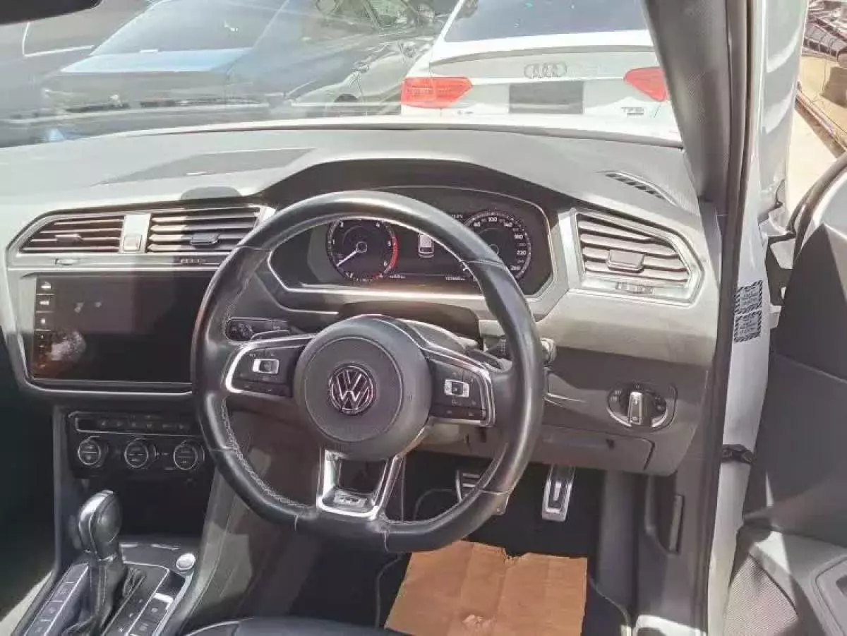 Volkswagen Tiguan   - 2017