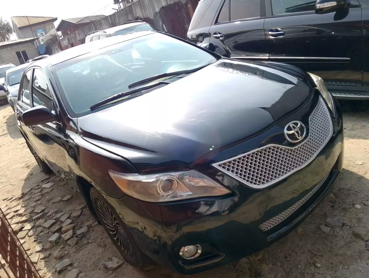 Toyota Camry   - 2011