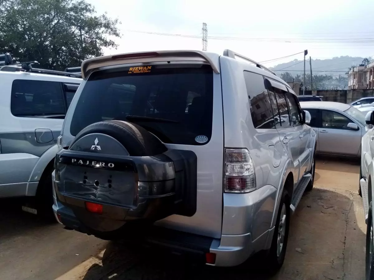 Mitsubishi Pajero   - 2012