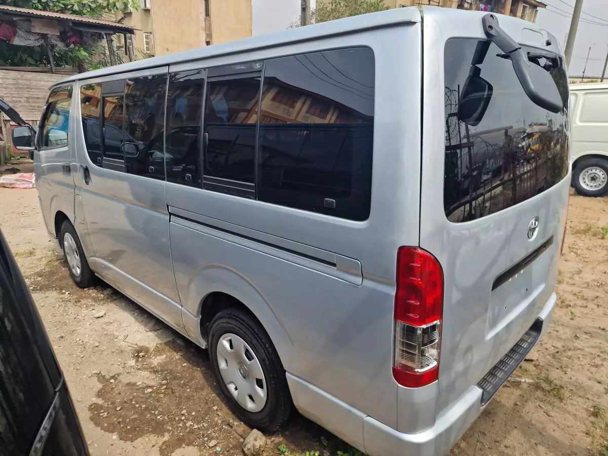 Toyota Hiace   - 2007