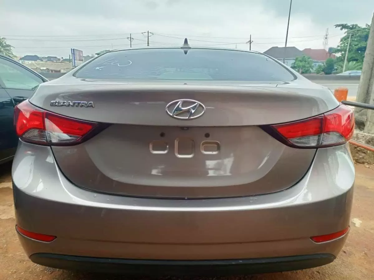 Hyundai Elantra   - 2014