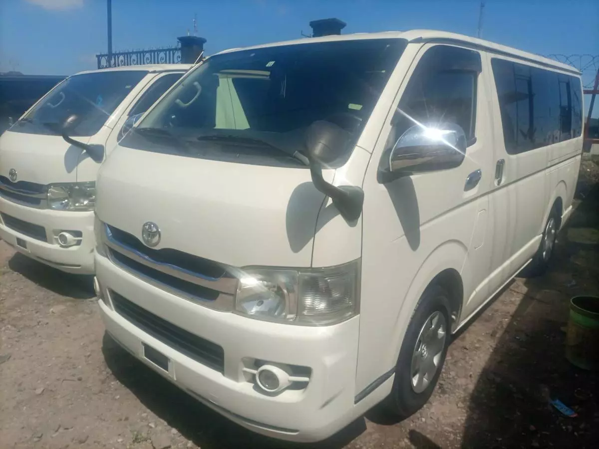 Toyota Hiace   - 2010