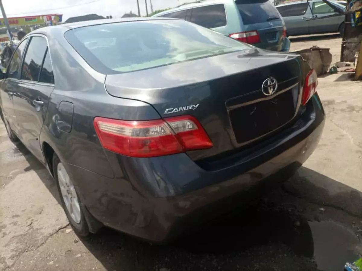 Toyota Camry - 2009
