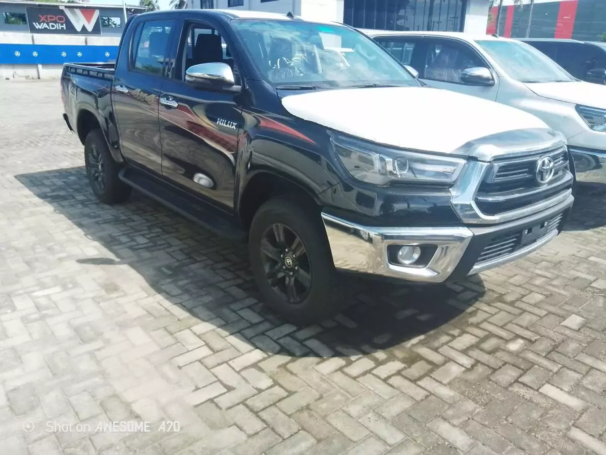 Toyota Hilux   - 2023