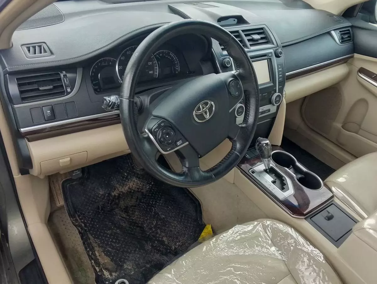 Toyota Camry   - 2012