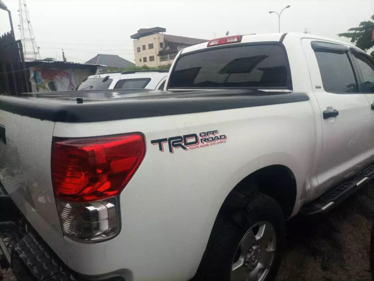 Toyota Tundra - 2011