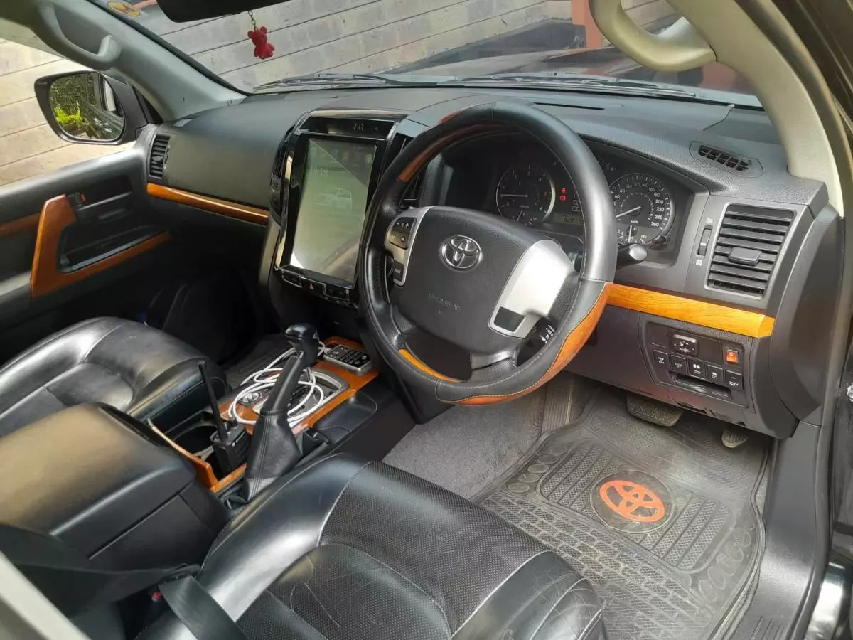 Toyota Landcruiser  V8   - 2014
