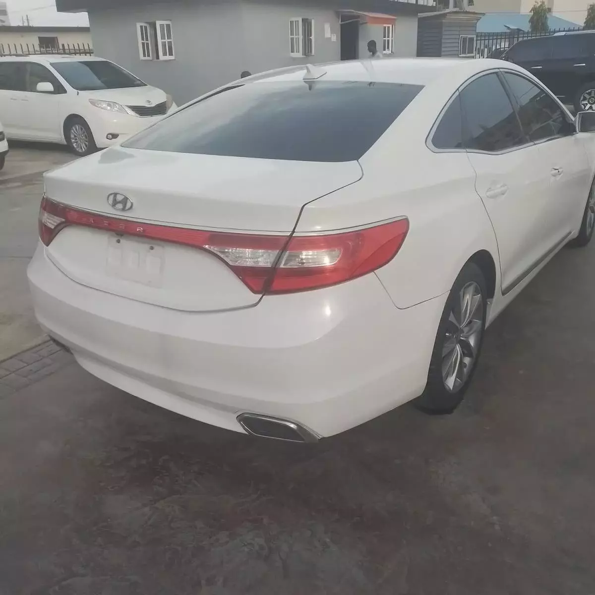 Hyundai Azera   - 2015