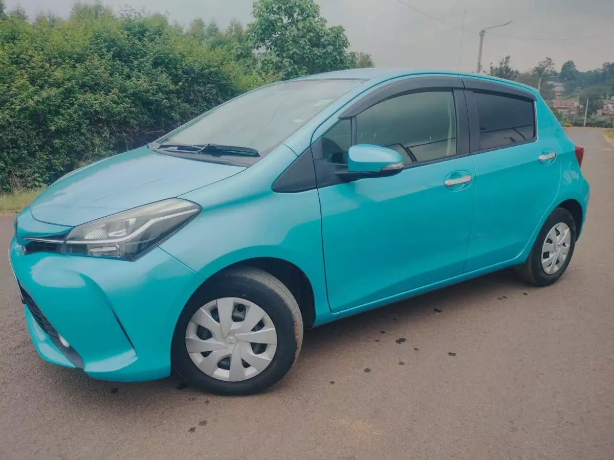 Toyota Vitz   - 2016