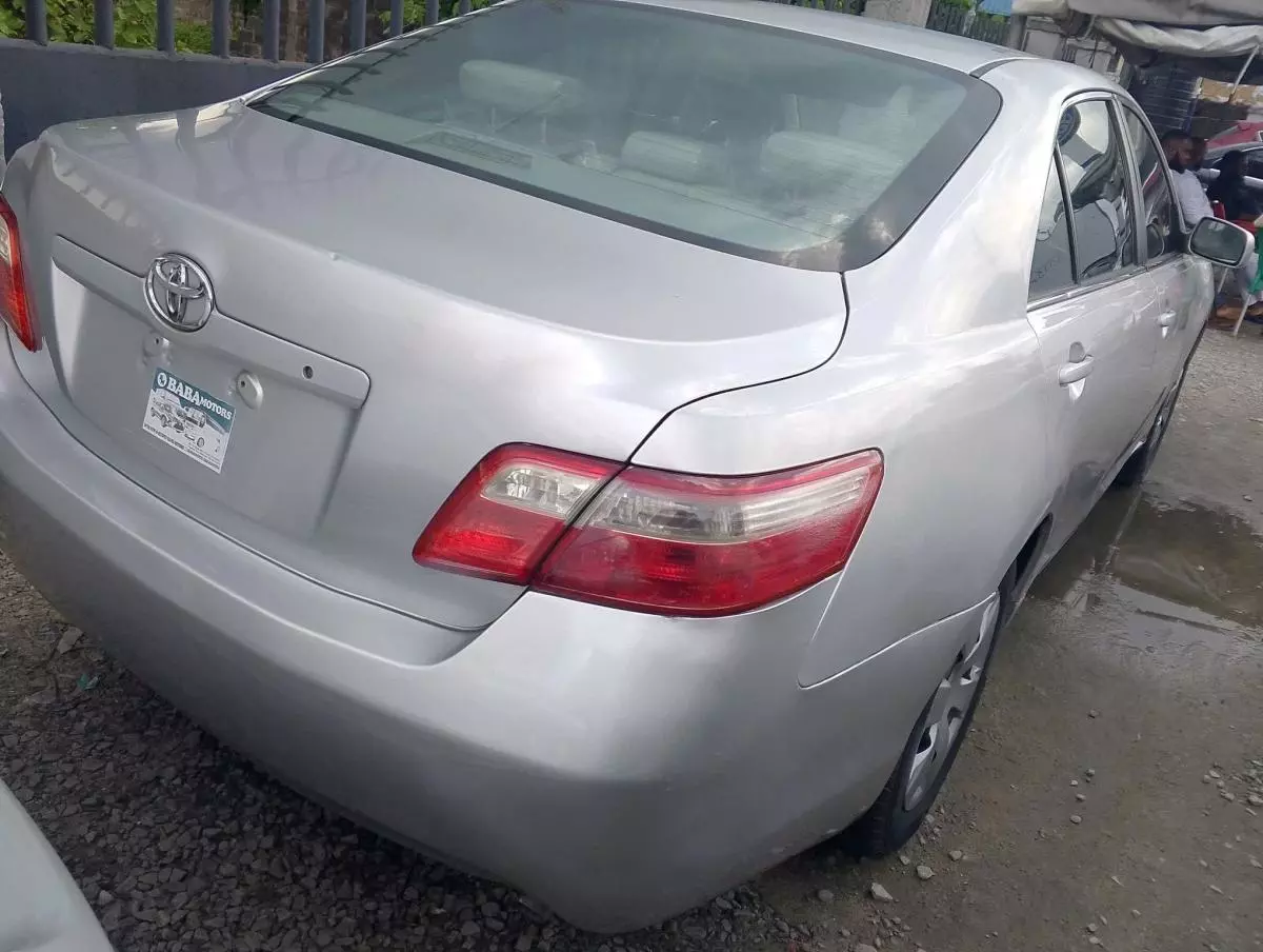 Toyota Camry   - 2007