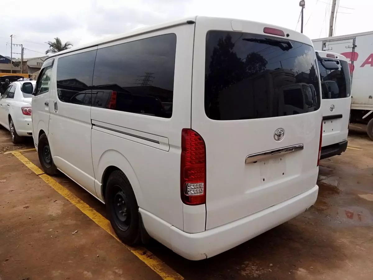 Toyota Hiace   - 2014