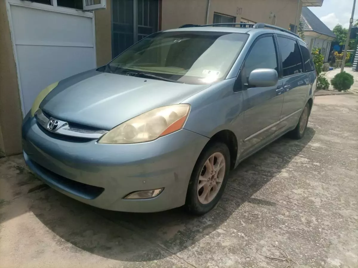 Toyota Sienna   - 2006