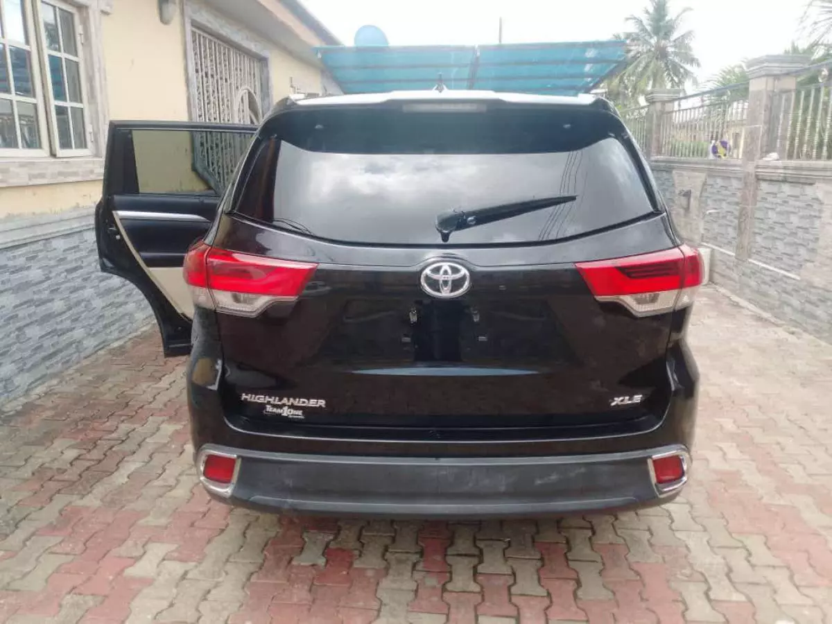 Toyota Highlander   - 2019