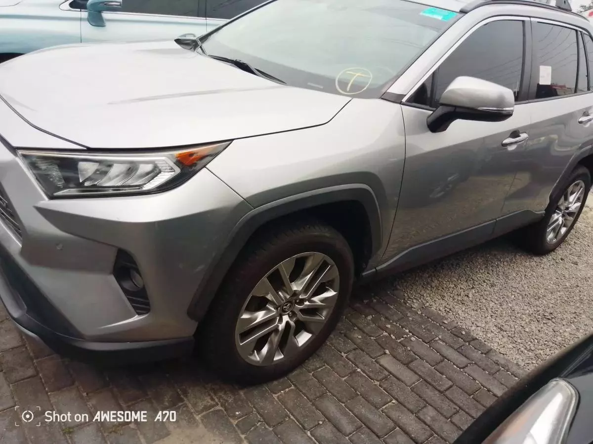 Toyota RAV4   - 2019