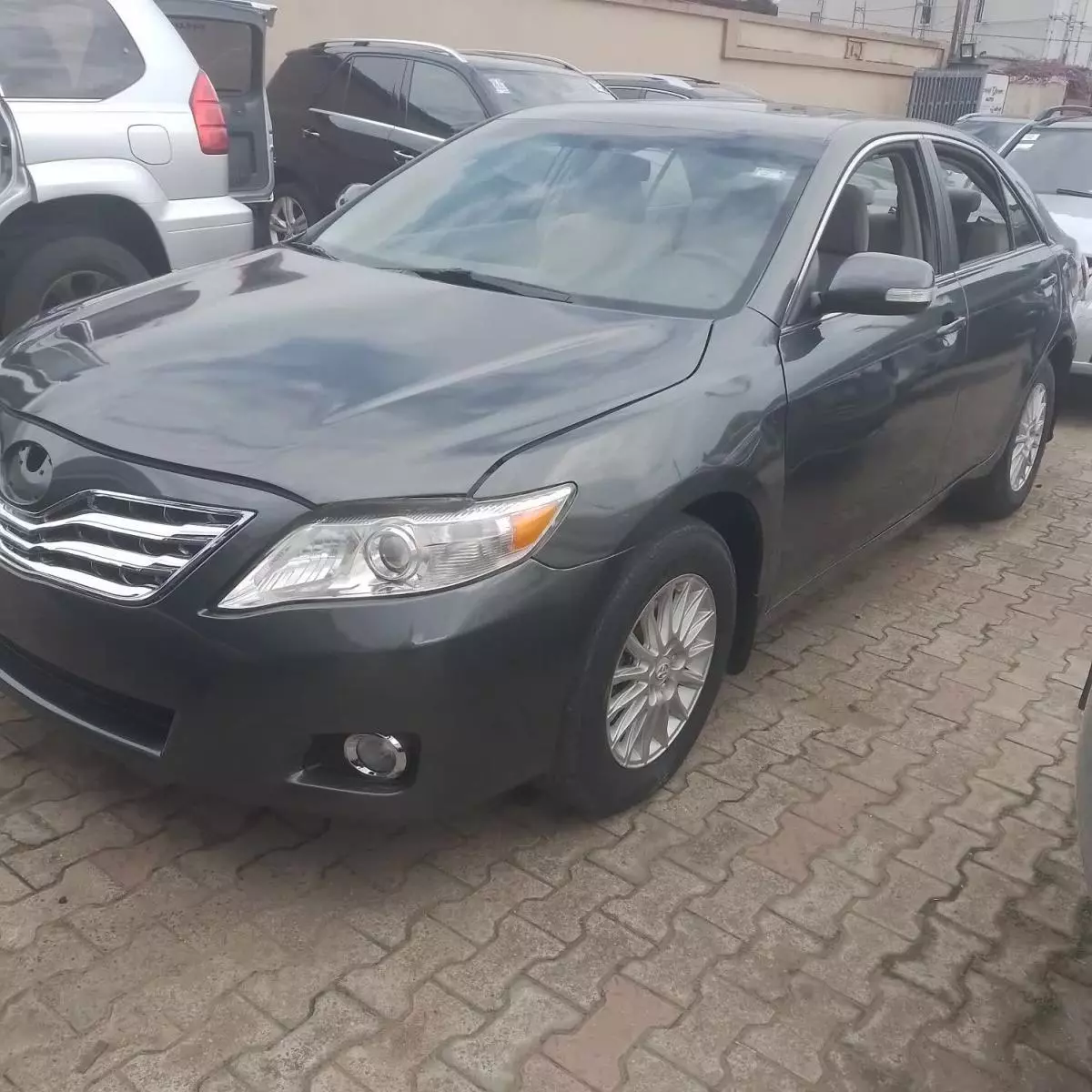 Toyota Camry   - 2010