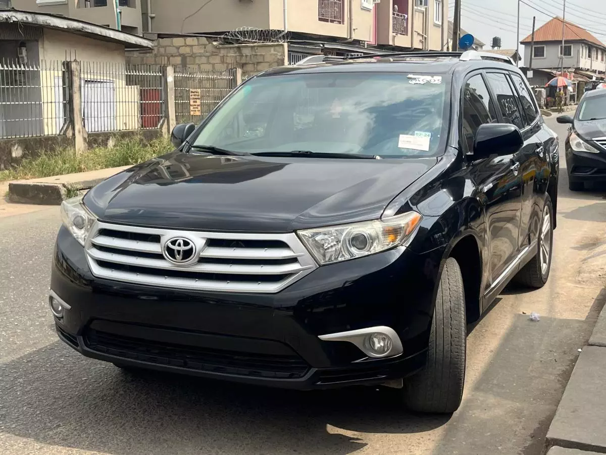 Toyota Highlander   - 2012