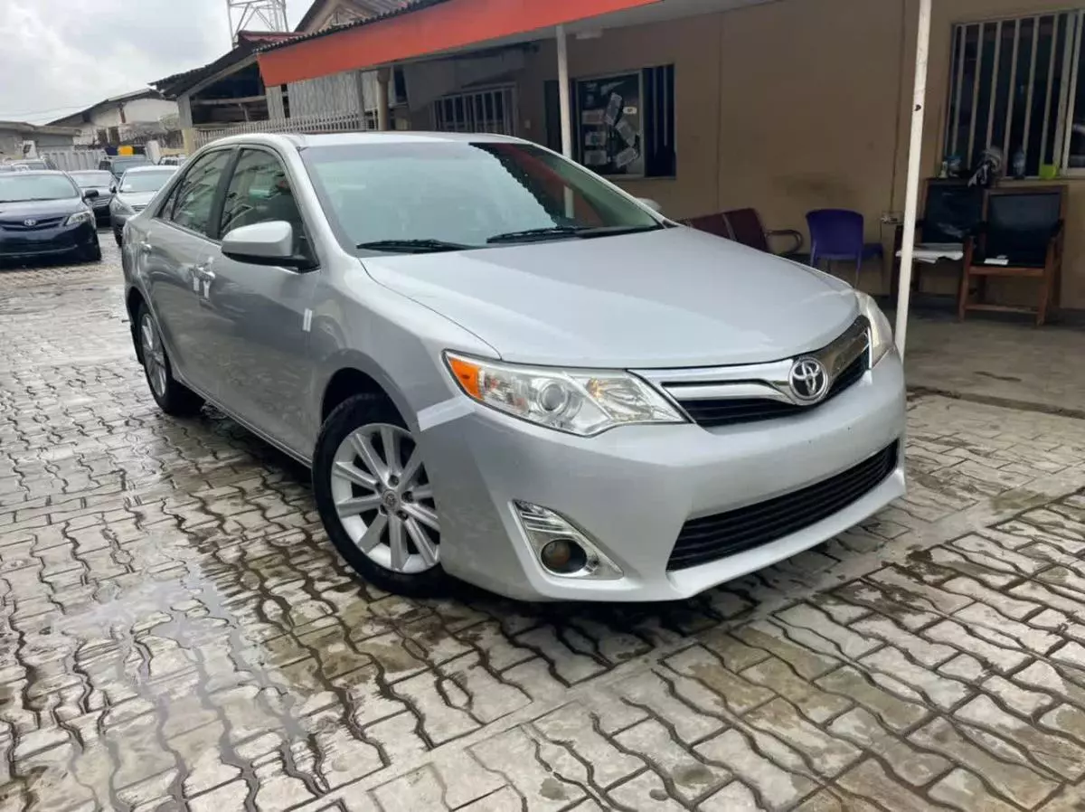 Toyota Camry   - 2012