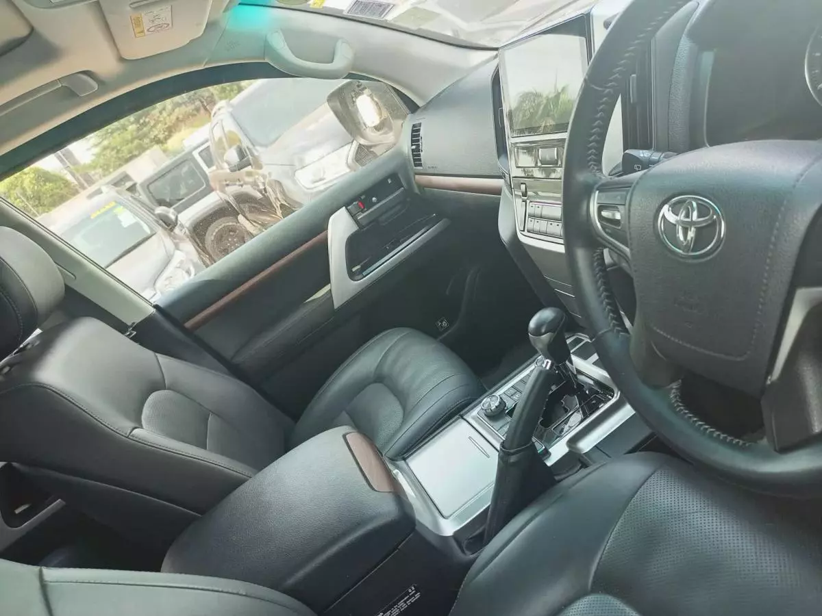 Toyota Land Cruiser   - 2014