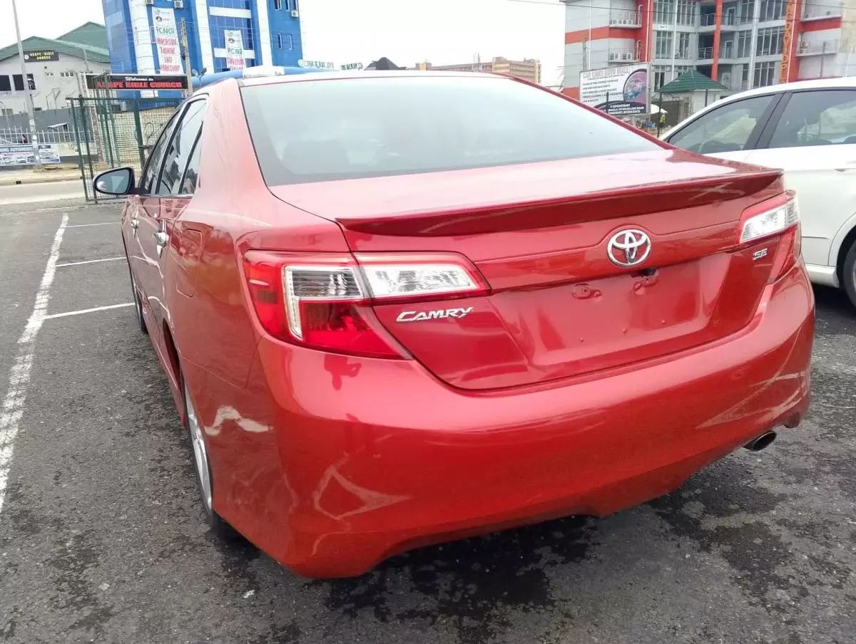 Toyota Camry   - 2012