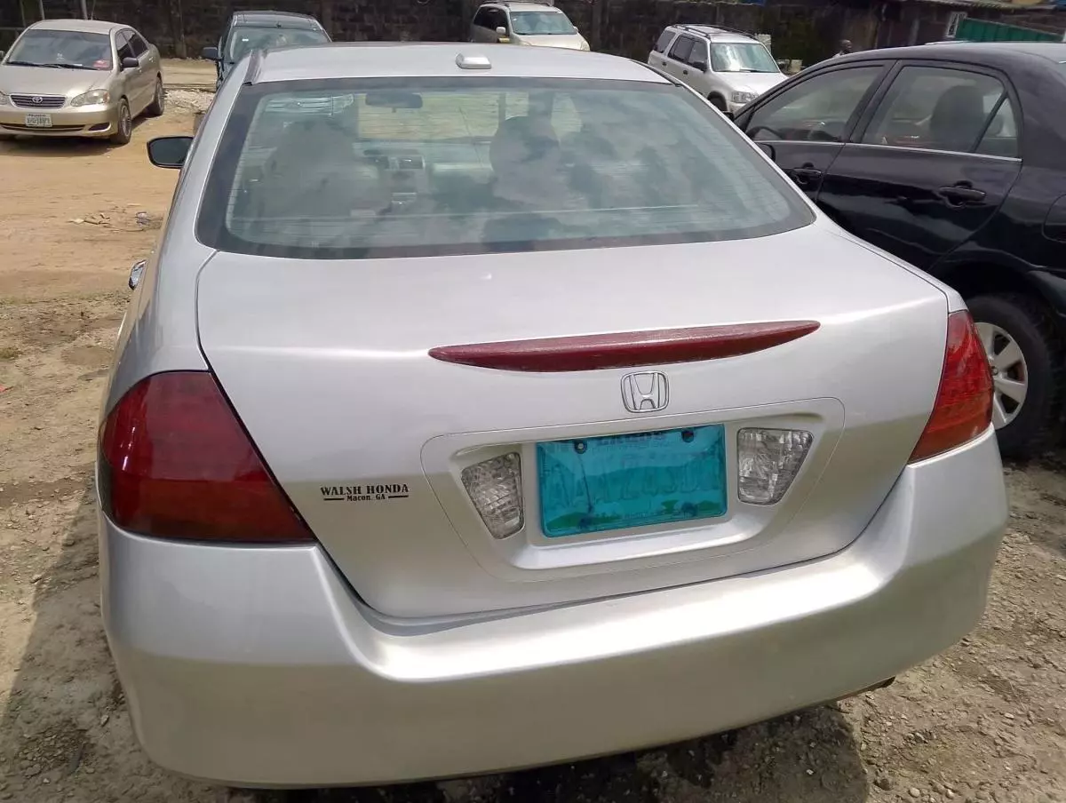 Honda Accord   - 2006