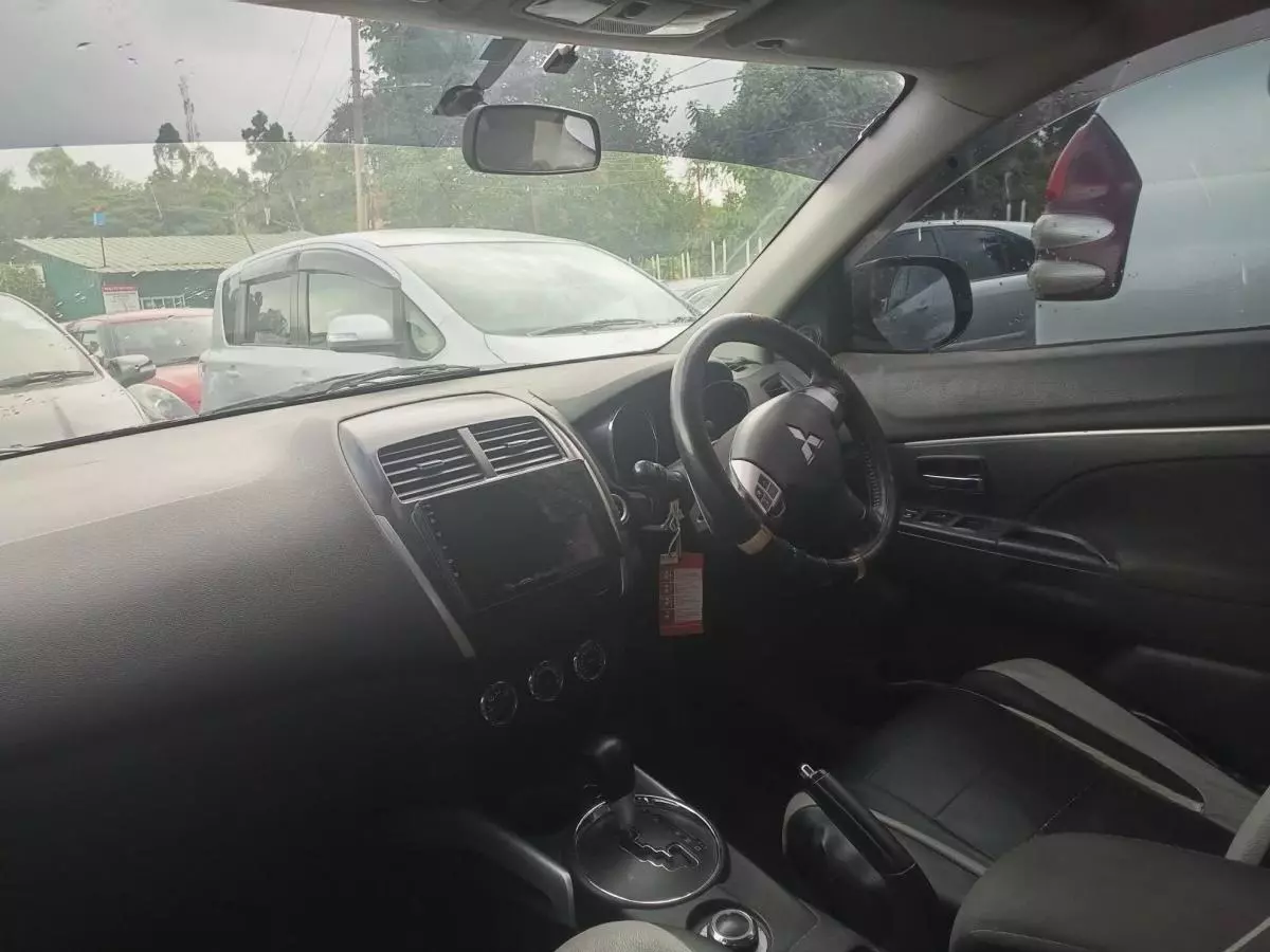 Mitsubishi RVR - 2011