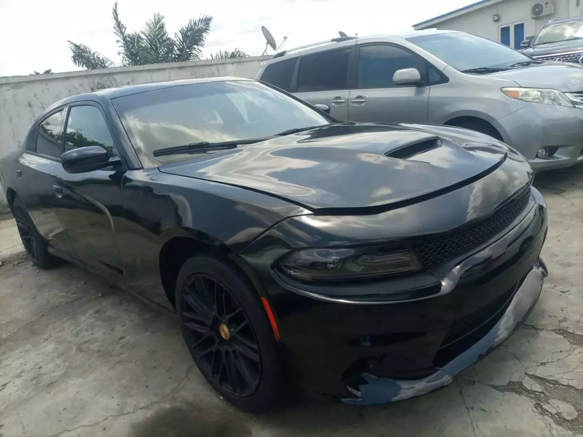 Dodge Charger   - 2011