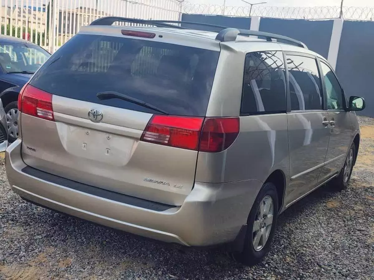 Toyota Sienna   - 2003