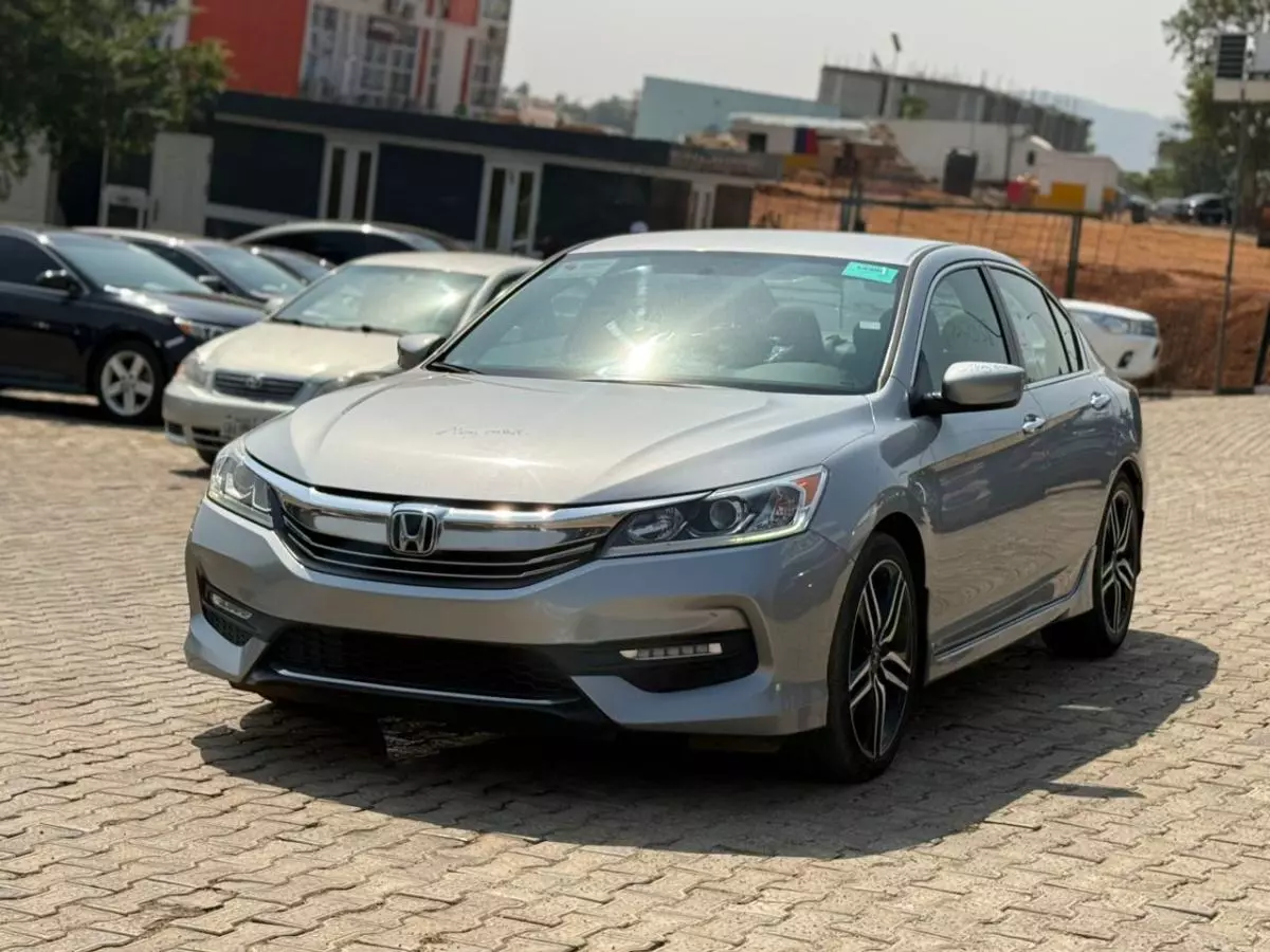 Honda Accord   - 2017