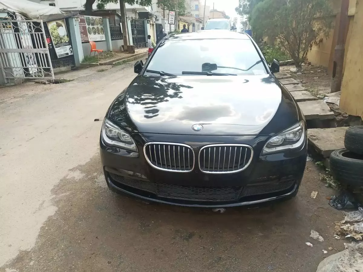 BMW 740   - 2015