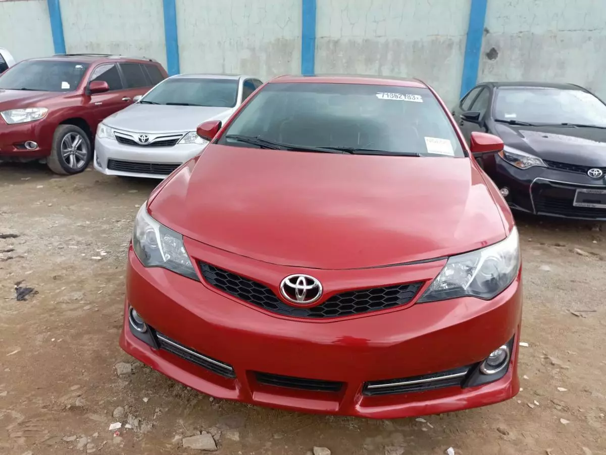 Toyota Camry   - 2012