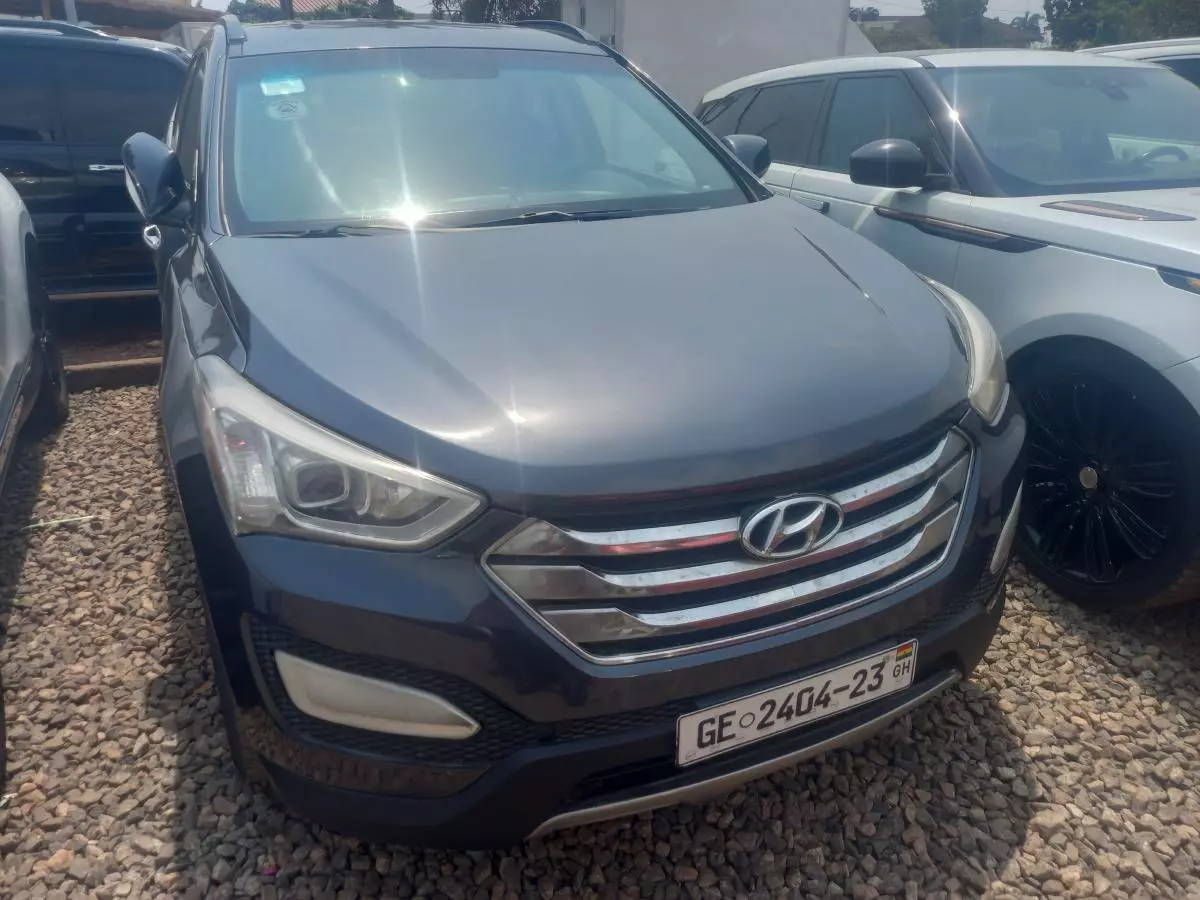 Hyundai Santa Fe   - 2016