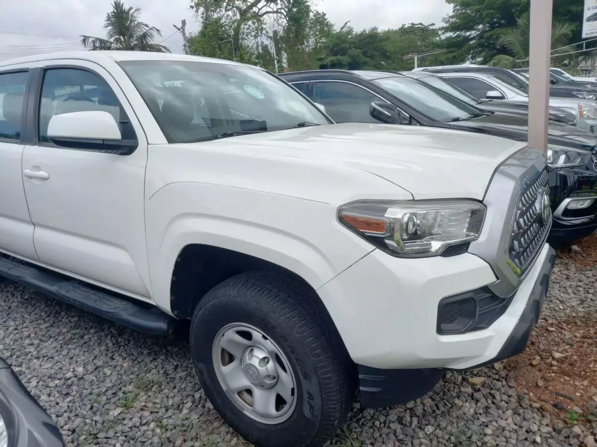 Toyota Tacoma   - 2017