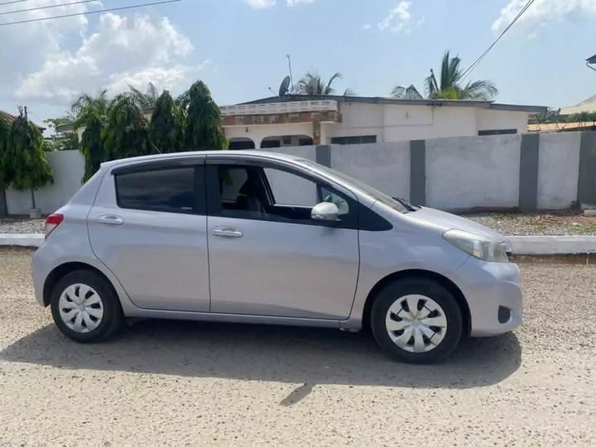 Toyota Vitz   - 2012