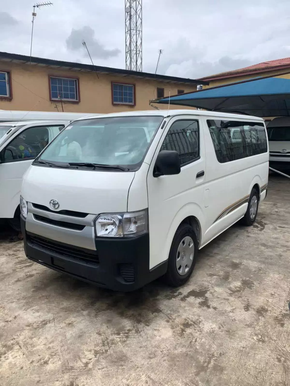 Toyota Hiace   - 2010