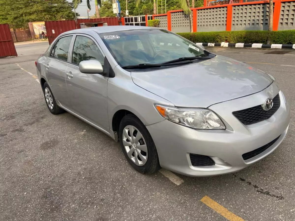 Toyota Corolla   - 2009