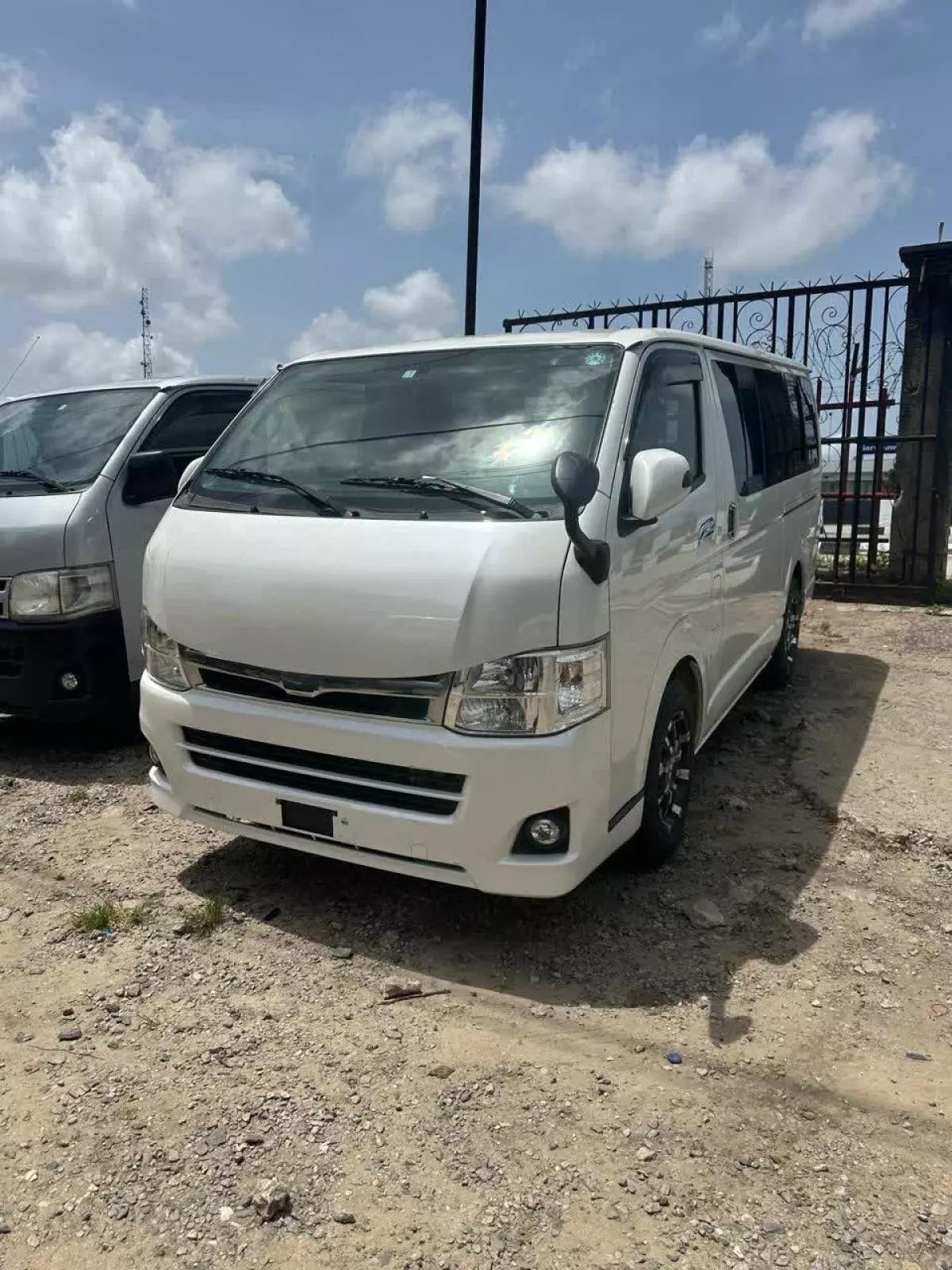 Toyota Hiace   - 2012