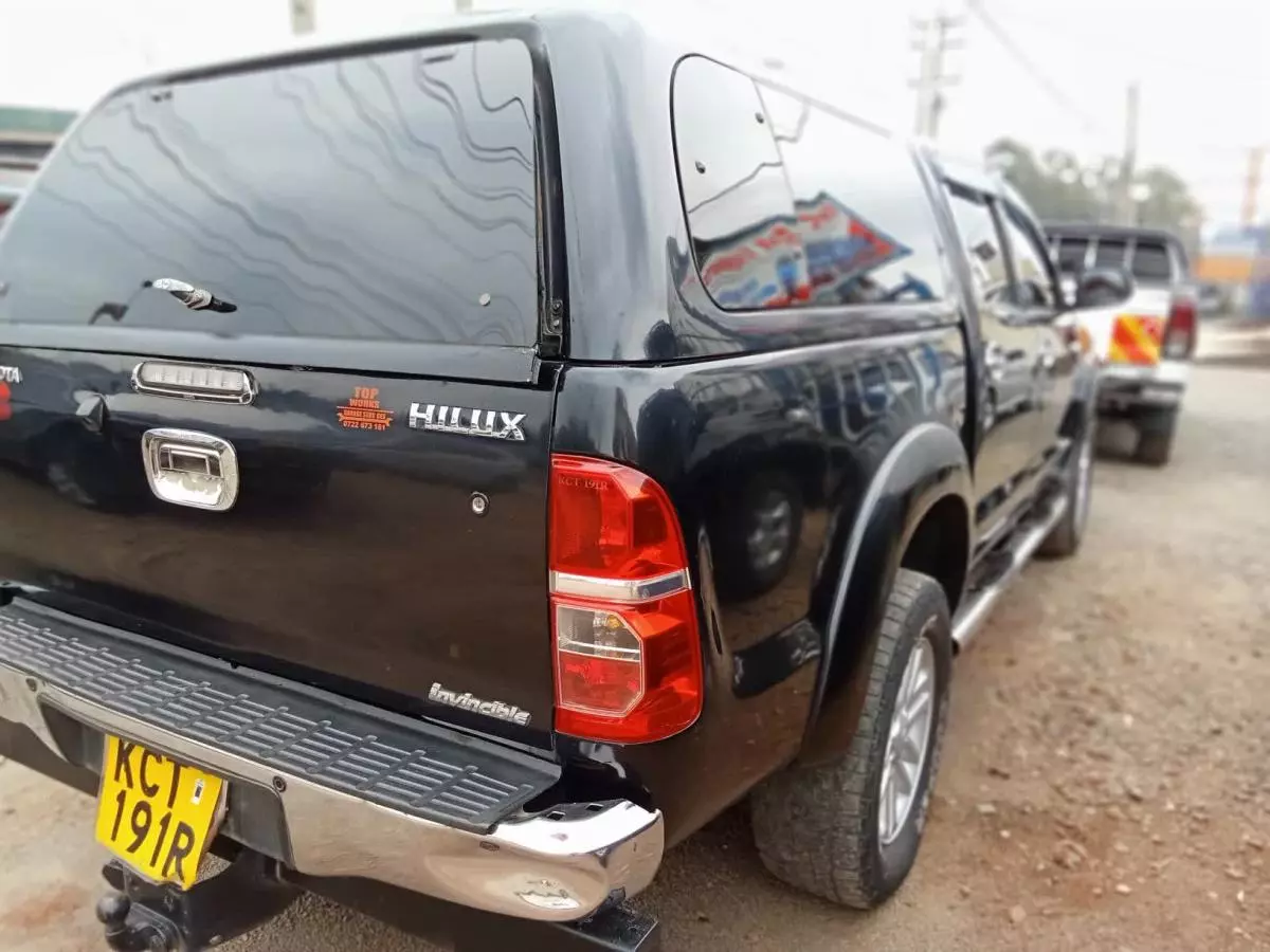 Toyota Hilux   - 2012