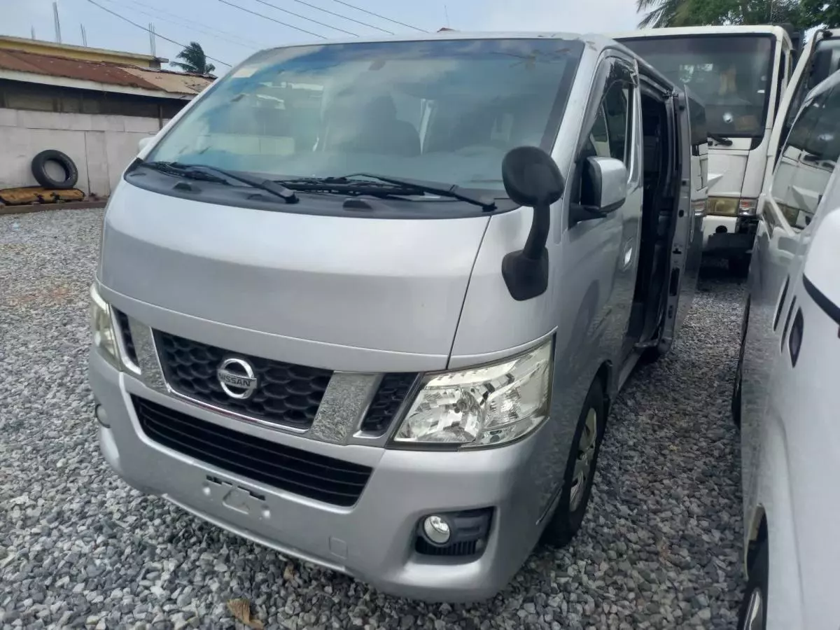 Nissan Caravan    - 2012