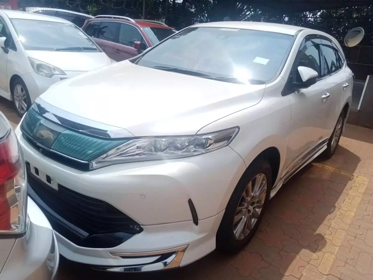 Toyota Harrier   - 2016