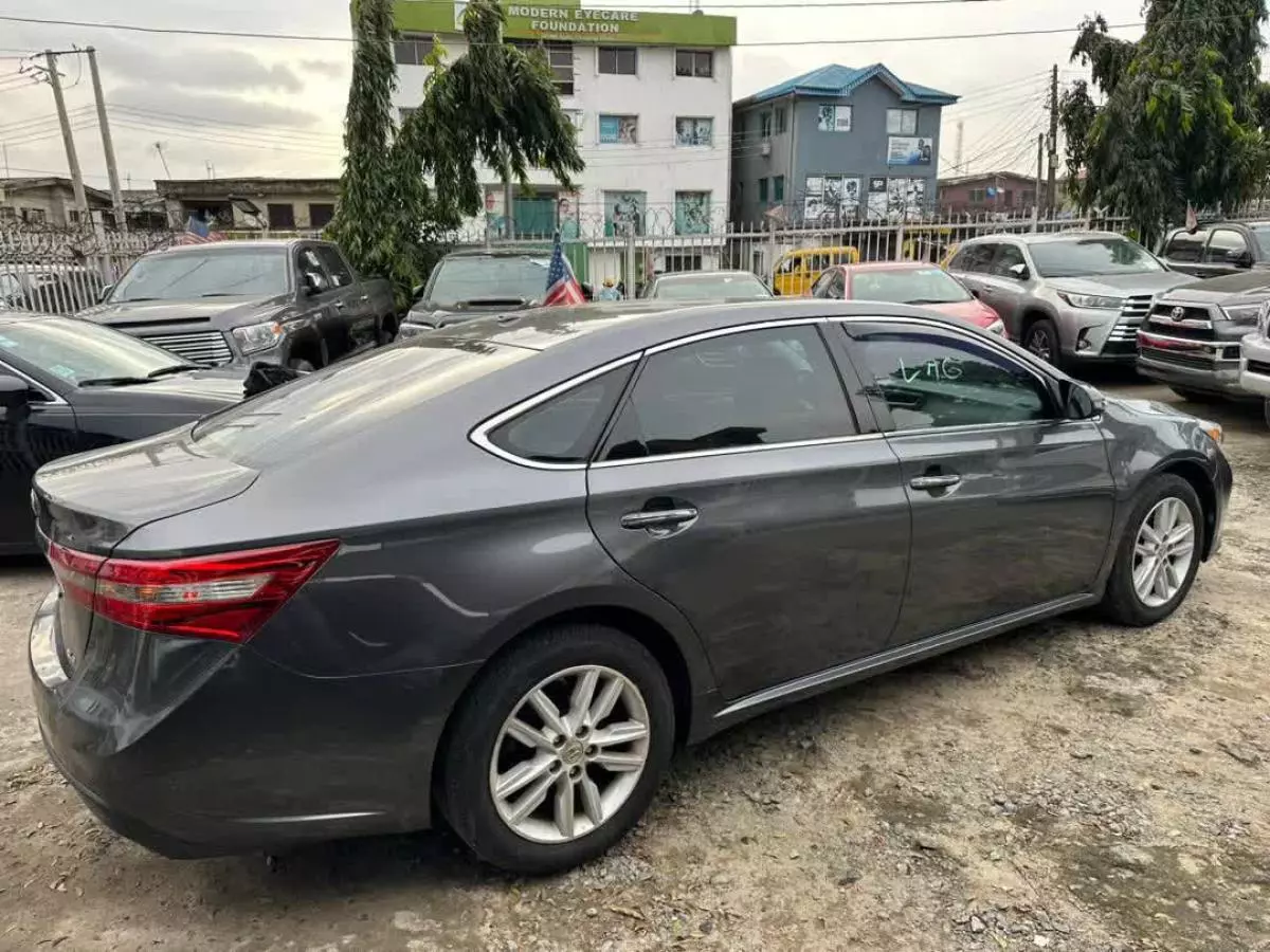 Toyota Avalon   - 2014