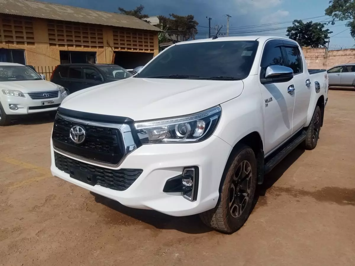 Toyota Hilux   - 2018