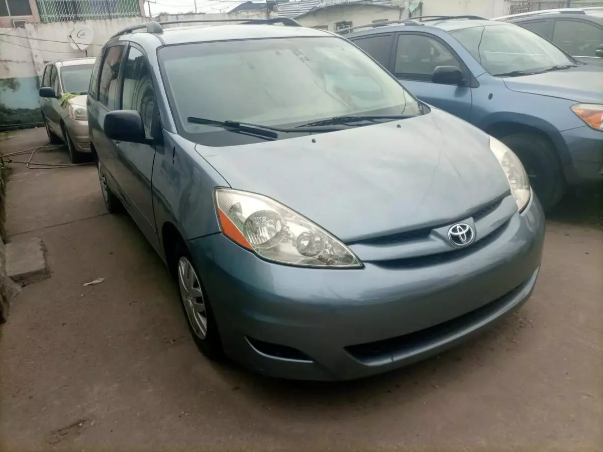 Toyota Sienna   - 2008