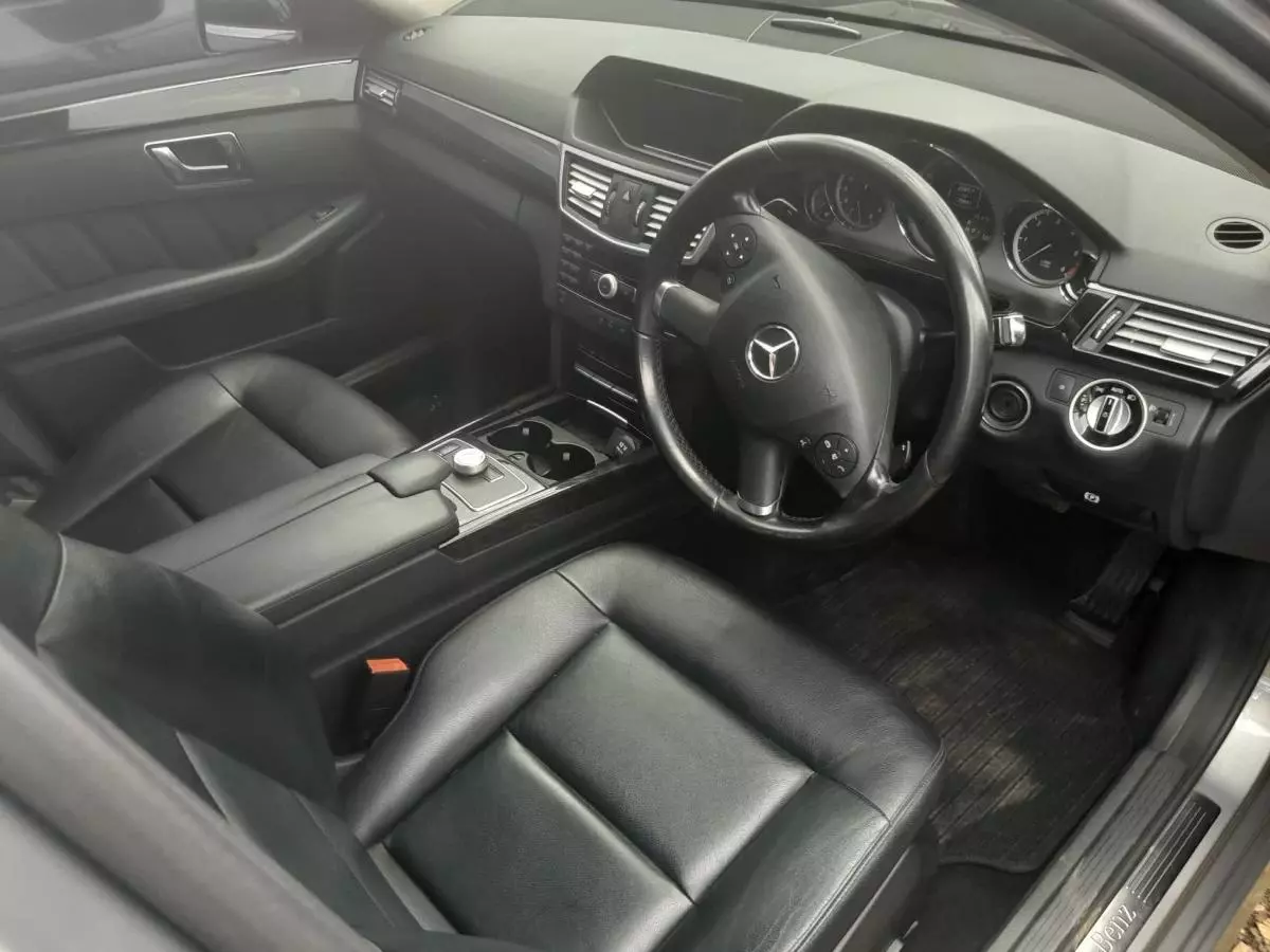 Mercedes-Benz E 220 - 2012